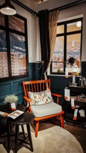 How to Create a Cozy and Inviting Living Space with Simple Home Decor Tips